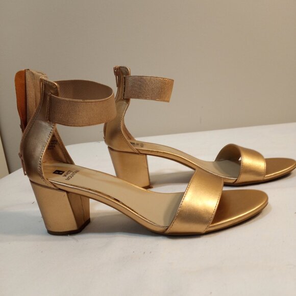 WHITE MOUNTAIN GOLD OPEN TOE BLOCK HEEL SANDAL WOMEN SIZE 10 - Picture 8 of 9